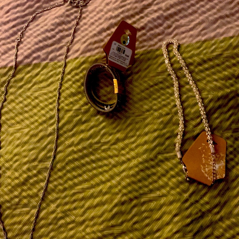 Really good deals on some beautiful women jewelry,